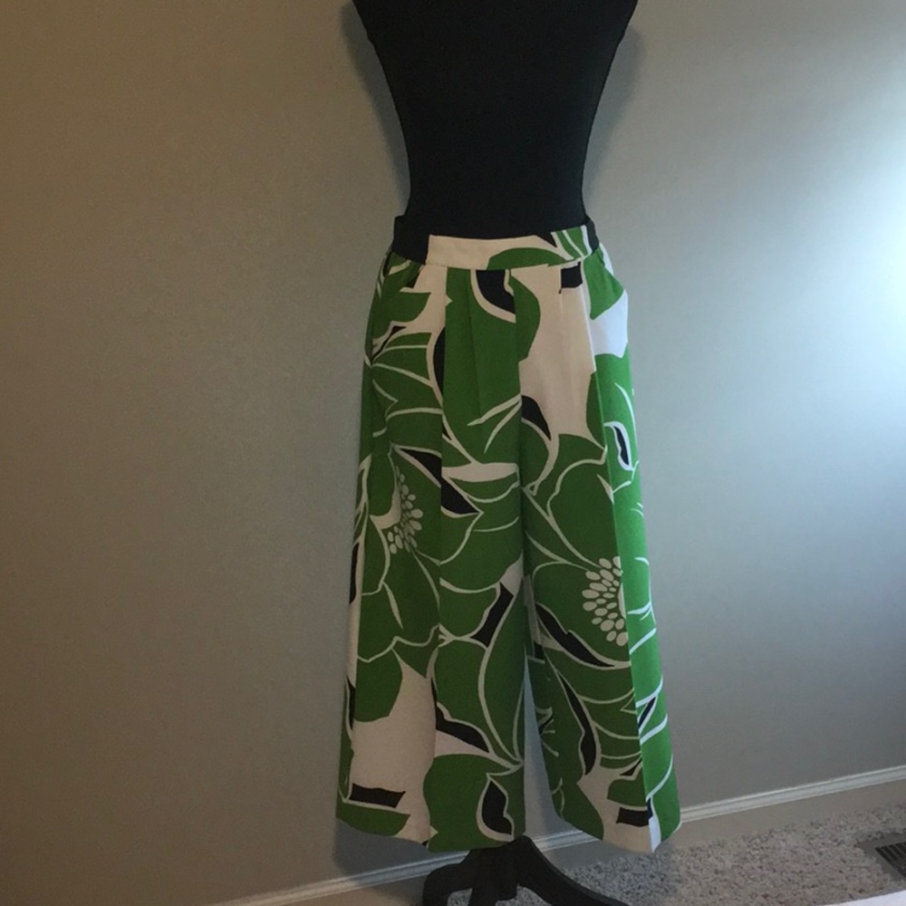 Wide leg mid calf length pant.